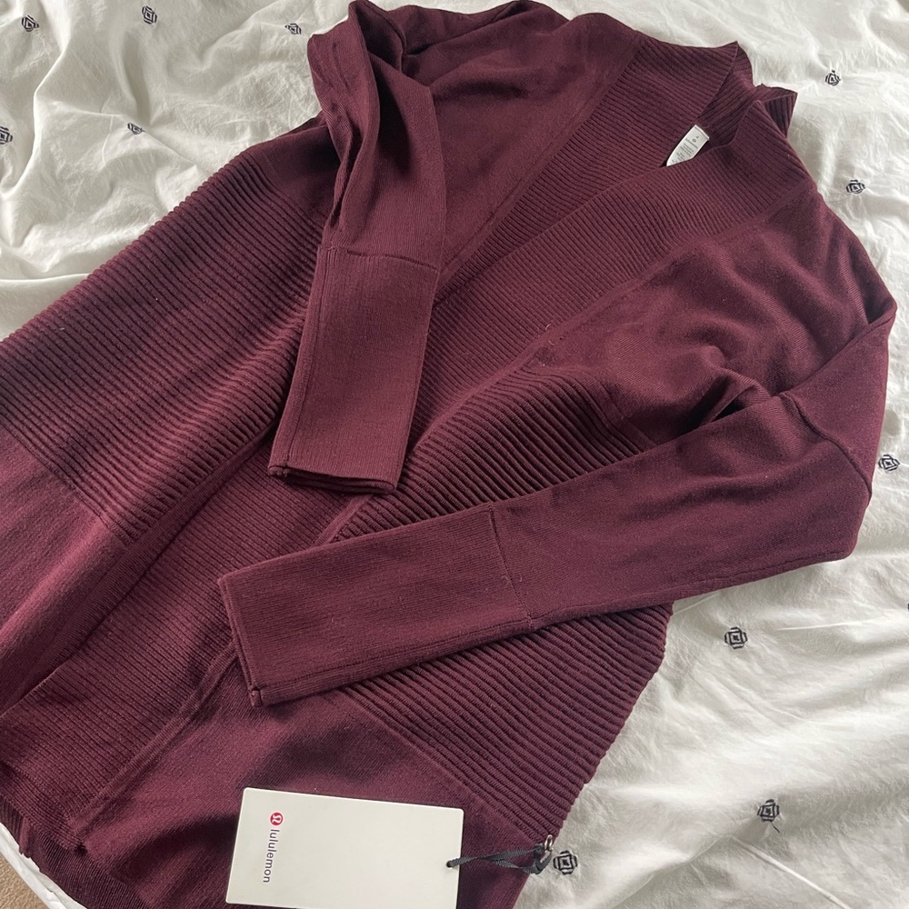Lululemon Sit in Lotus Wrap II Size 4 NWT